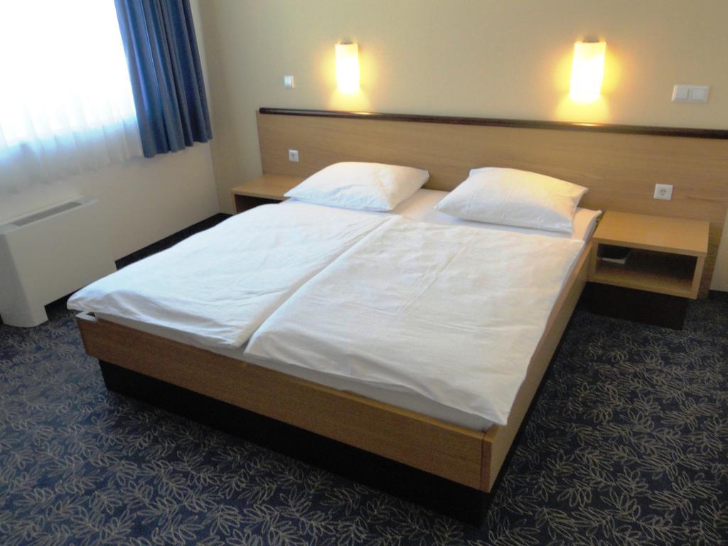 Hotel Bela Krajina Metlika Quarto foto